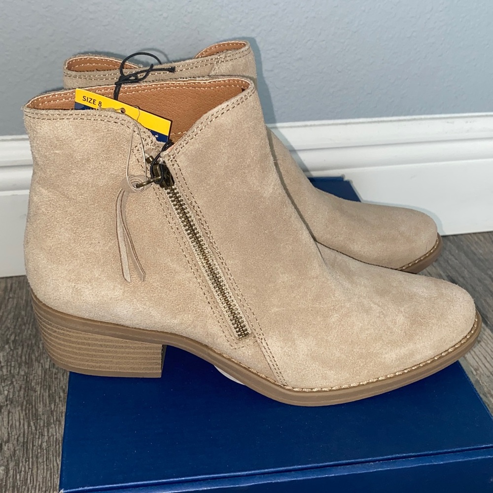White Mountain Ladies Ankle Boot Taupe Tan SIZE 8 Genuine Leather Suede New